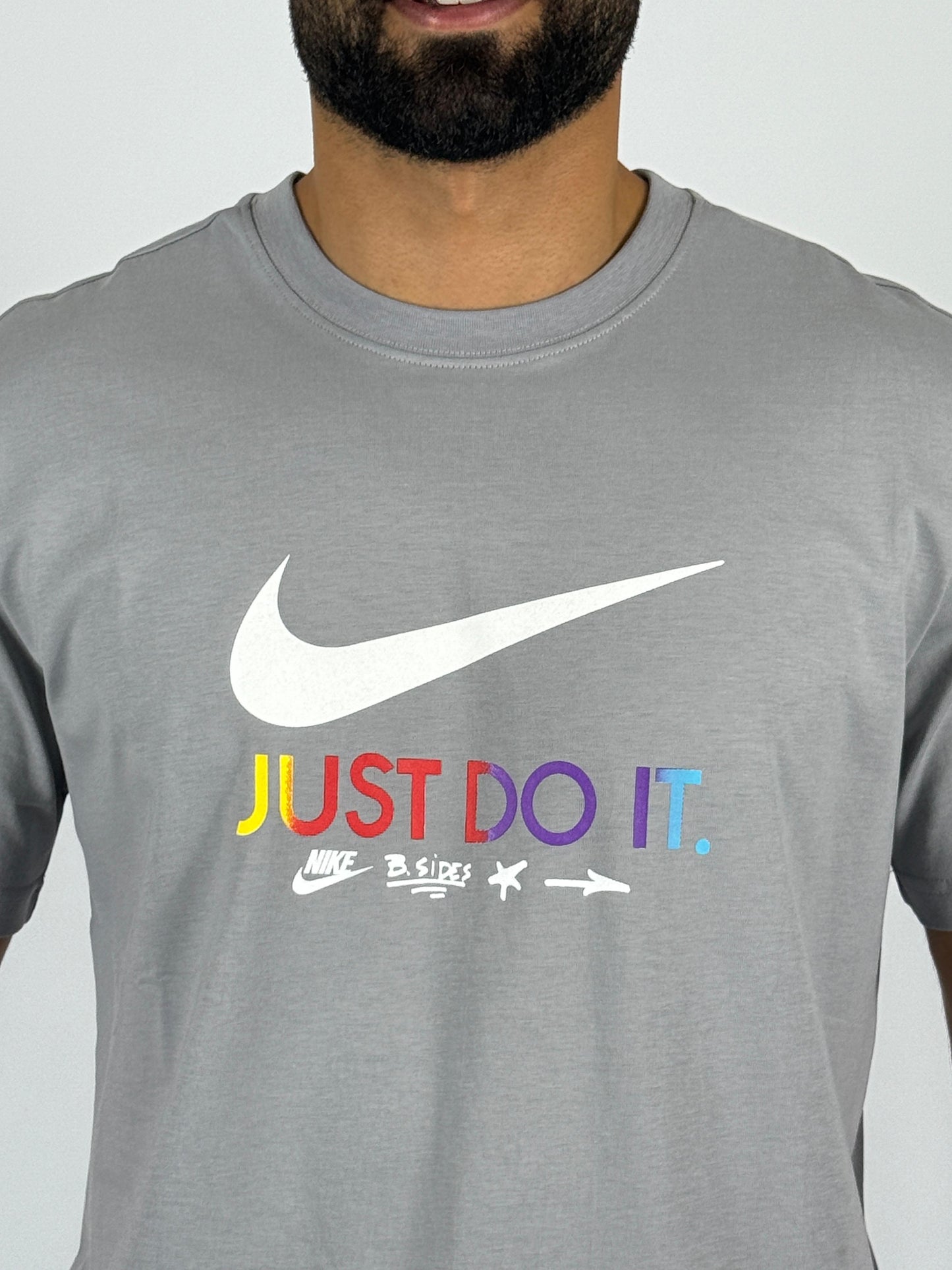 Men's Nike "Just Do It." Swoosh Graphic T-Shirt - Light Grey with Colorful Accents