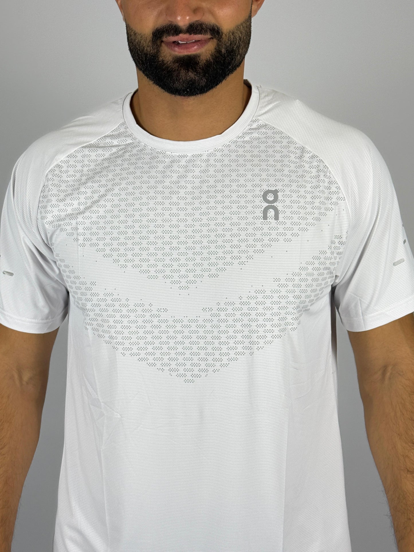 On Cloud Performance-T Men's Running T-Shirt (White Gradient)