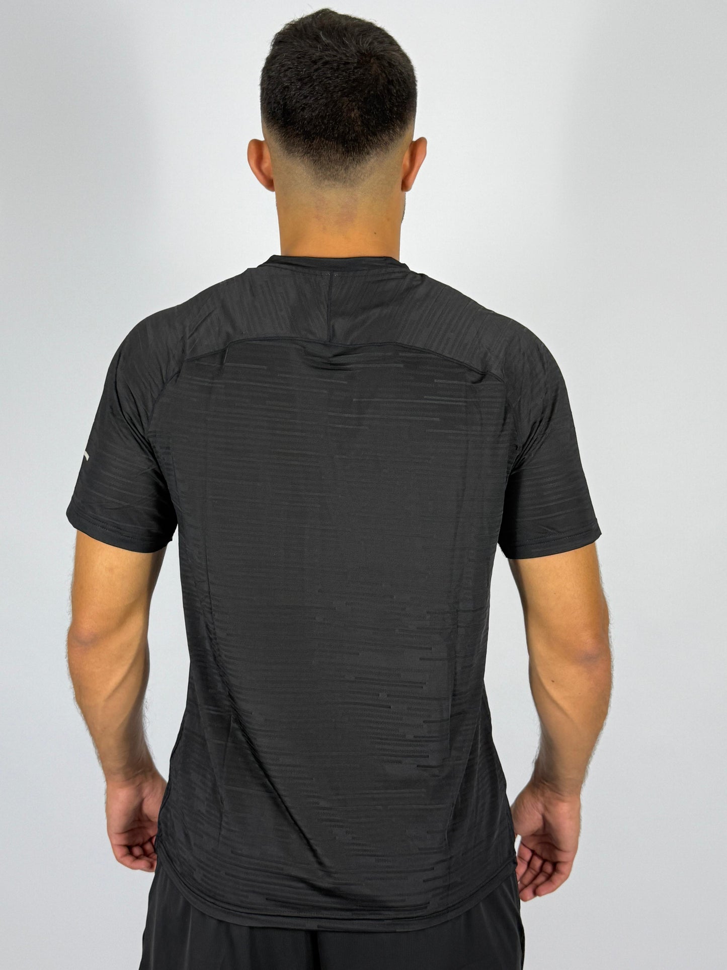 On Cloud Performance-T Men's Running T-Shirt (Black Horizontal Stripe)