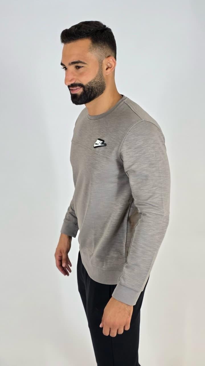 Nike Men’s Grey Long-Sleeve Sweatshirt
