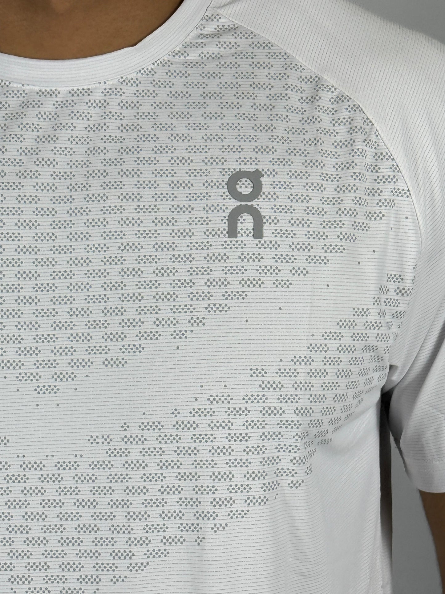 On Cloud Performance-T Men's Running T-Shirt (White Gradient)