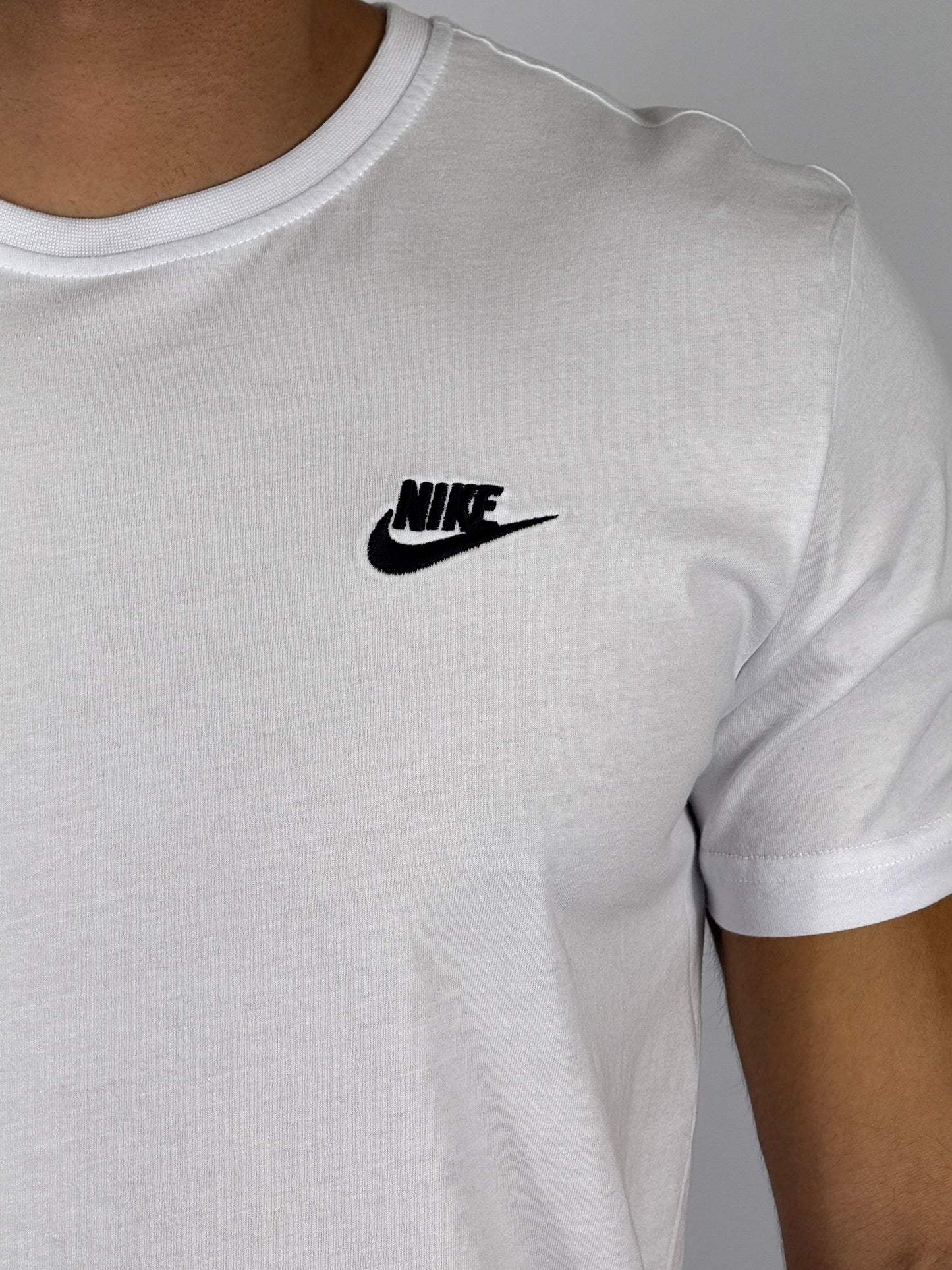 Nike Men's Sportswear Club T-Shirt