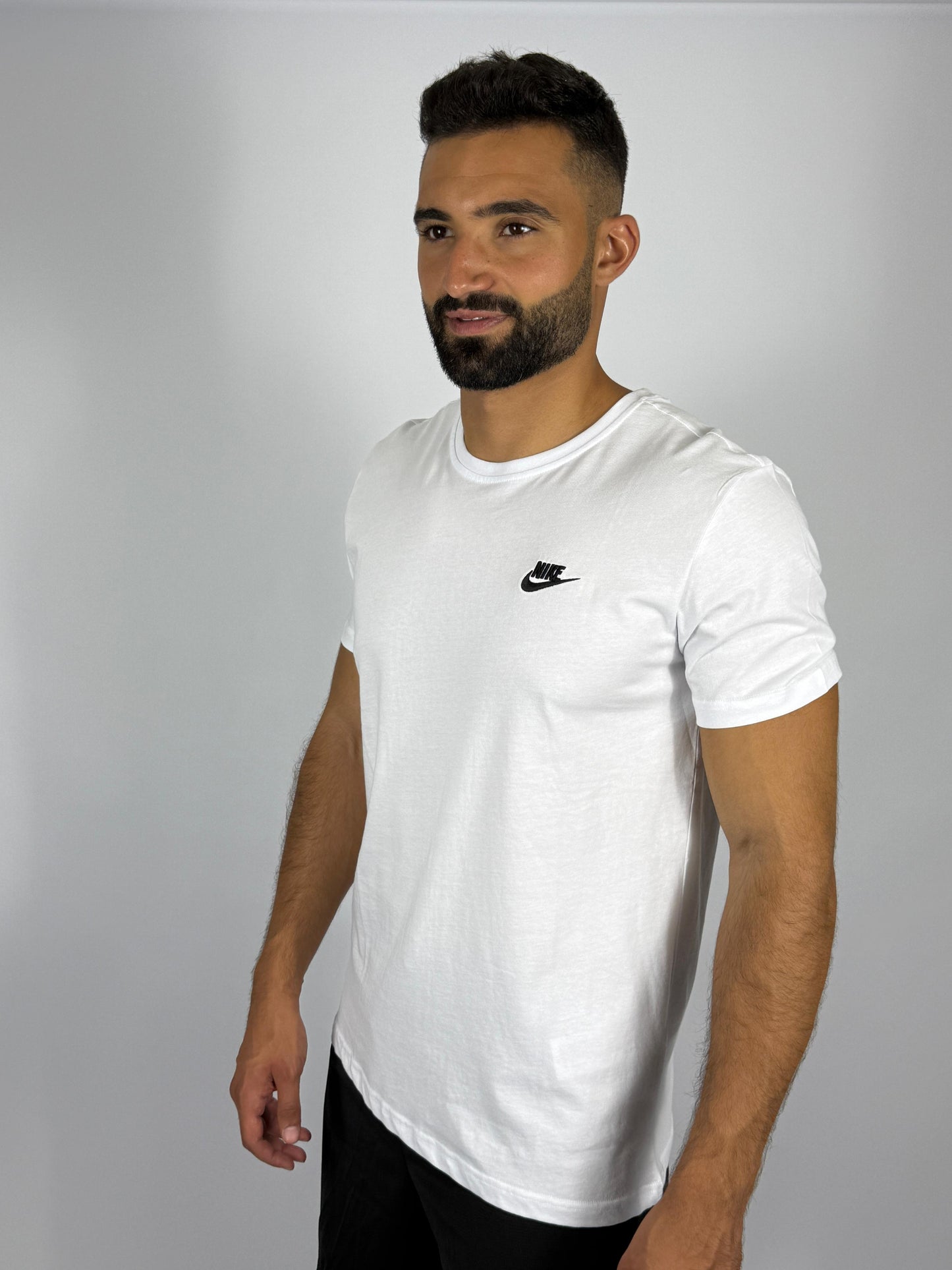 Nike Men's Sportswear Club T-Shirt