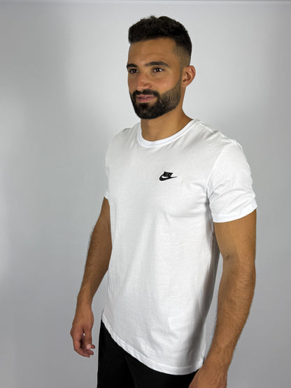 Nike Men's Sportswear Club T-Shirt