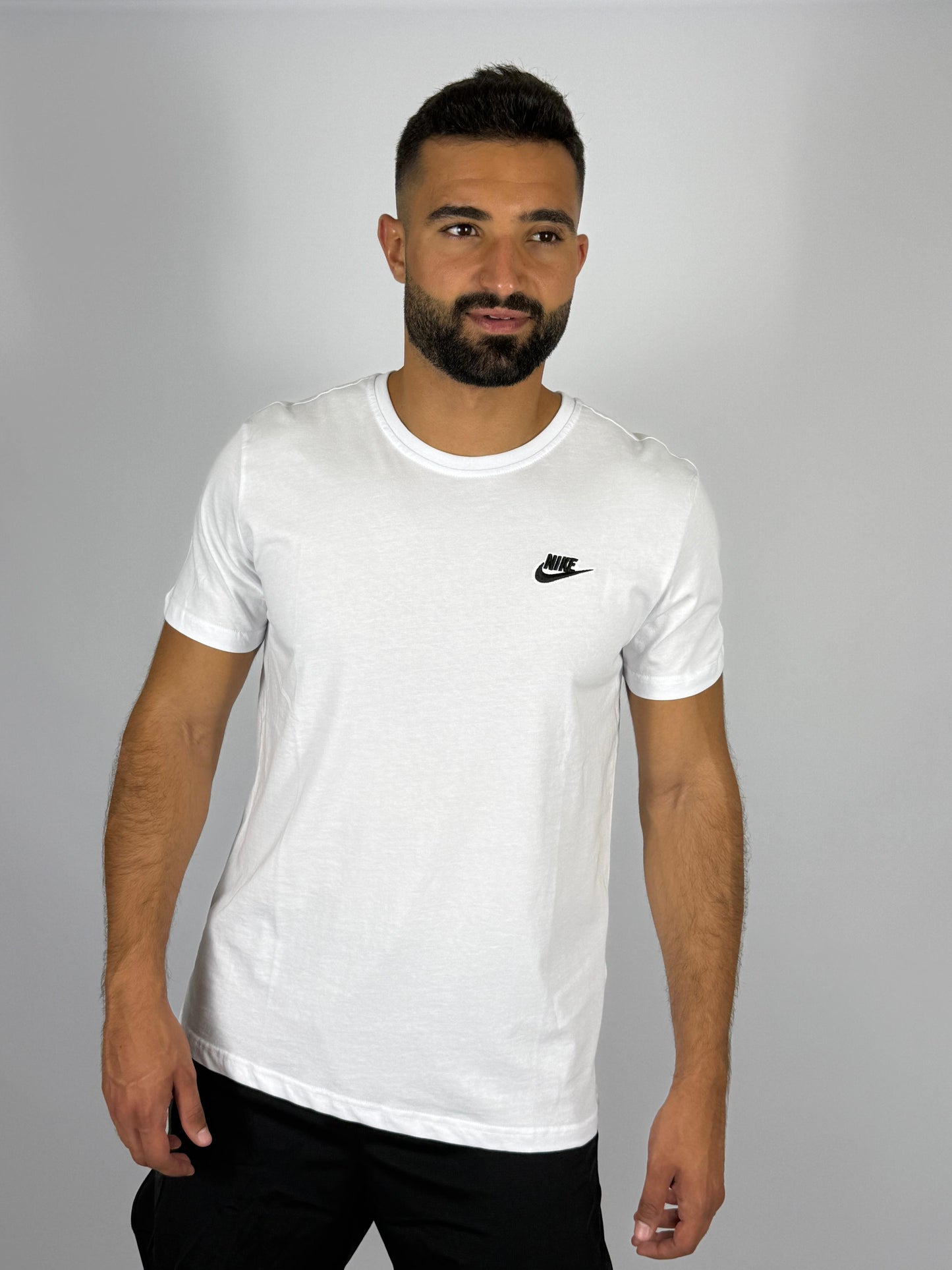 Nike Men's Sportswear Club T-Shirt