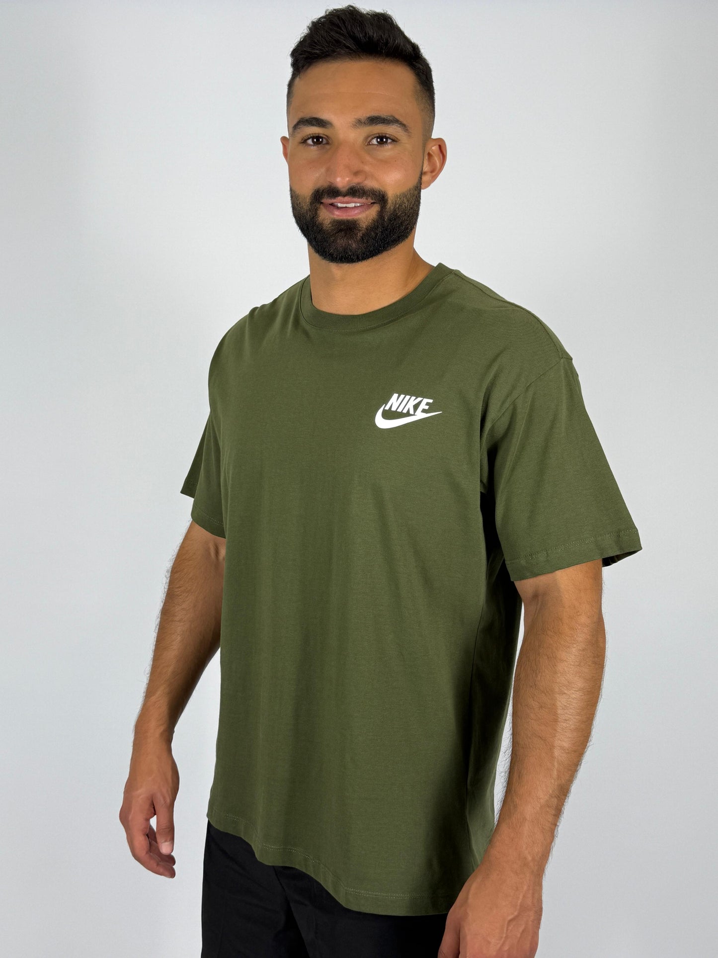 Nike Men's Essential T-Shirt - Olive Green