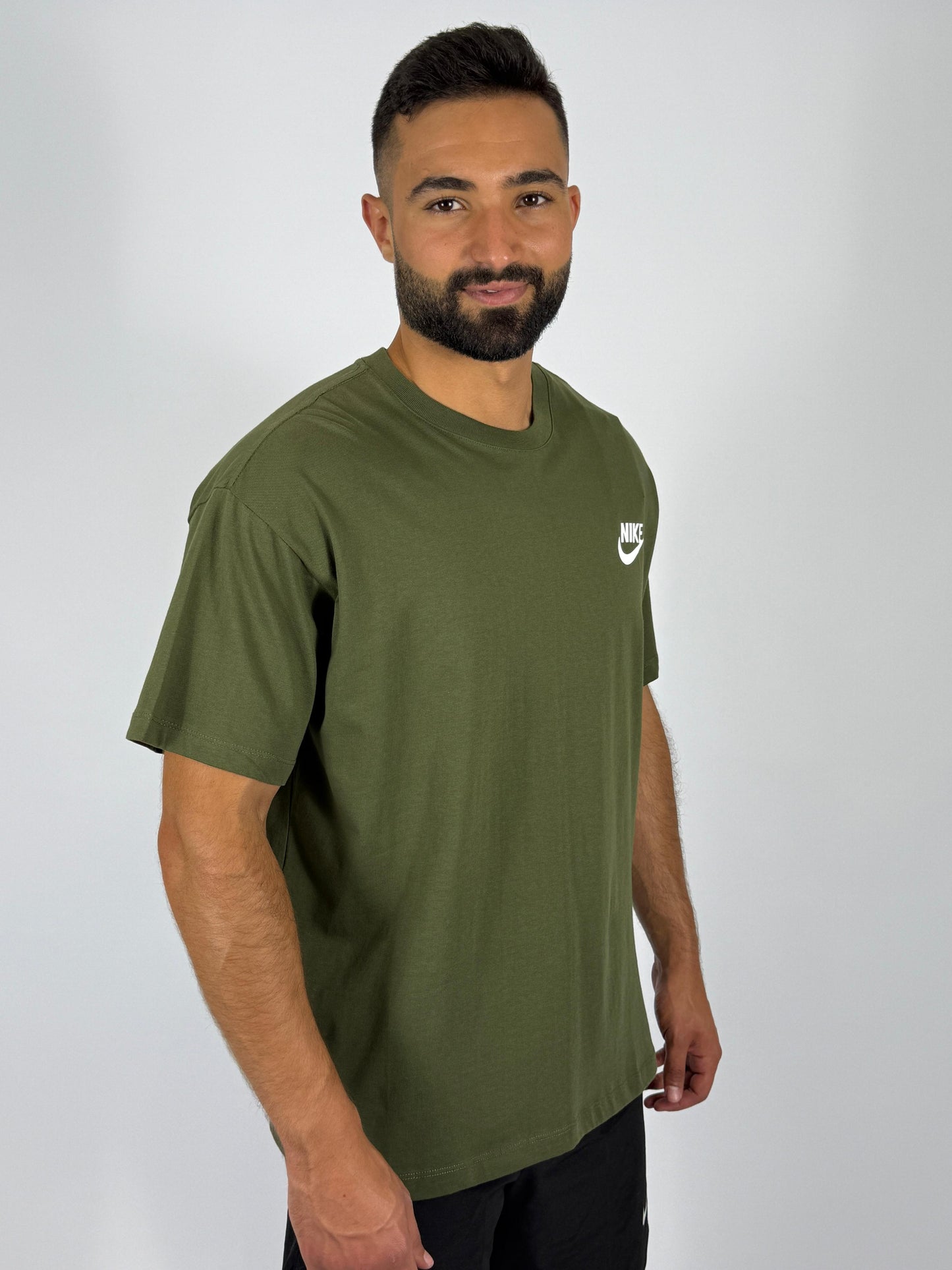 Nike Men's Essential T-Shirt - Olive Green