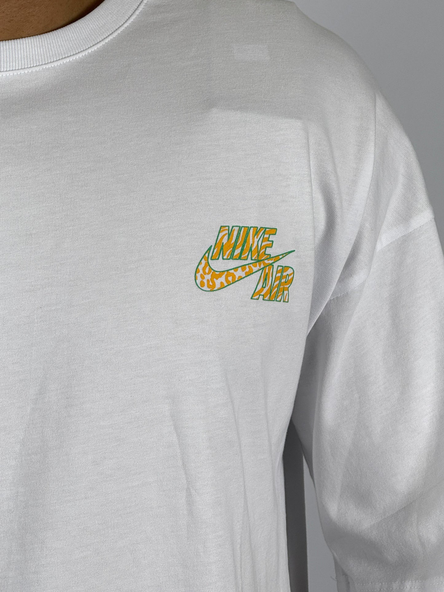 Men's Nike "Just Do It." Claw Mark Graphic T-Shirt - White Oversized Action Tee